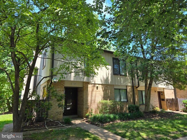 Building Photo - 1808 Ivy Oak Square