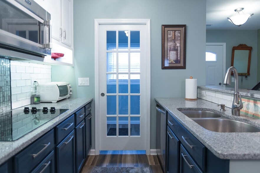 Building Photo - 3000 Golden Rd