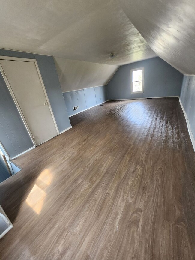 Building Photo - 3 bedroom single family home