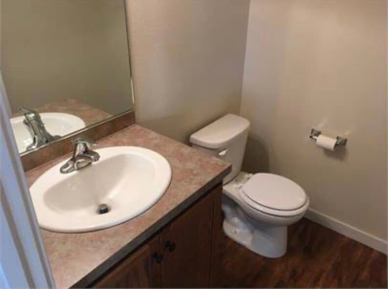 Building Photo - 1027 Alturas Dr