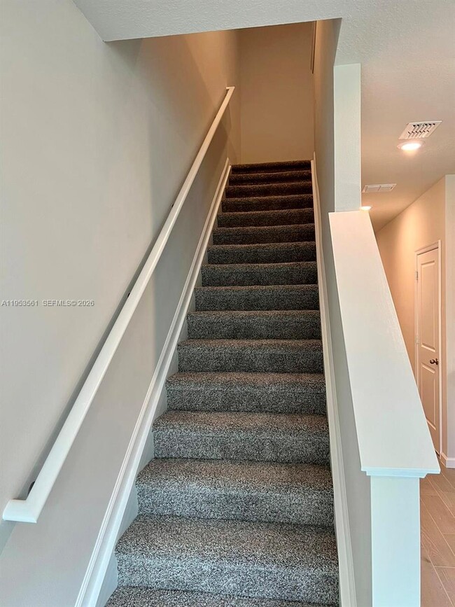 Building Photo - 5629 Mentmore Dr