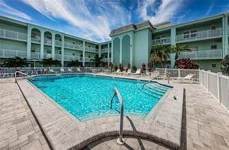 Building Photo - 1706 Belleair Forest Dr