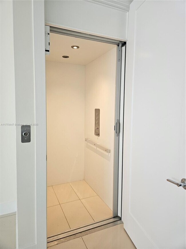 Building Photo - 6670 NW 105th Ct
