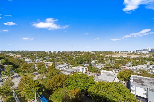 Building Photo - 2350 NE 135th St