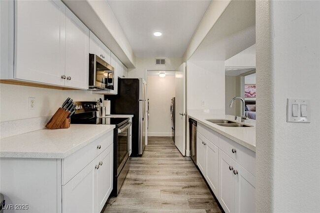 Building Photo - 2300 E Silverado Ranch Blvd