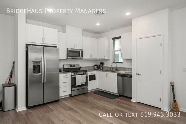 Building Photo - 5480 Seacliff Pl