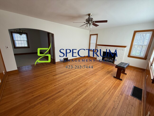 Building Photo - 1148 Lake Dr
