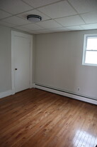 Building Photo - 37 Mead St