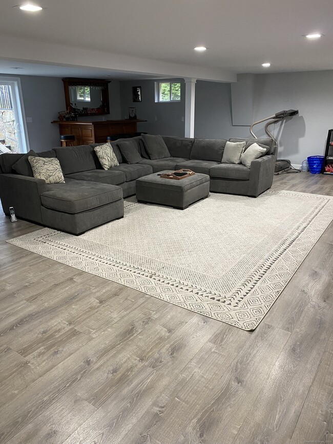 Building Photo - 5 Meadow Wood Rd