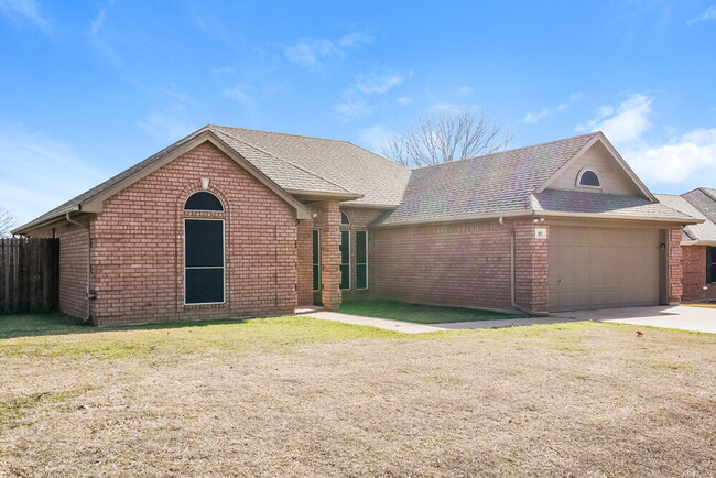 Building Photo - 512 Arbor Ln