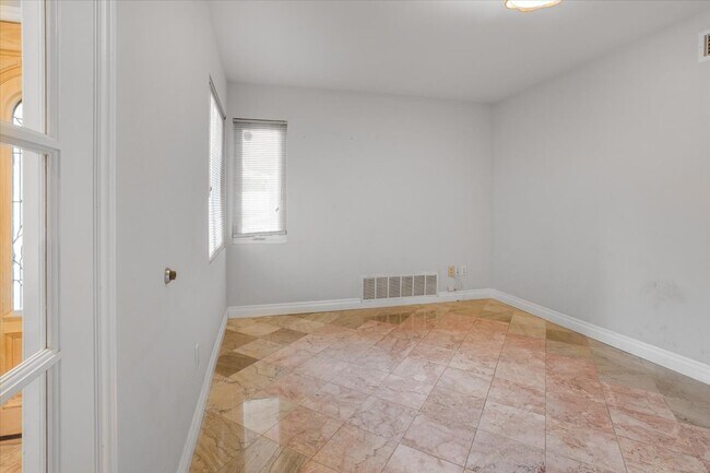 Building Photo - 7365 Pomelo Dr