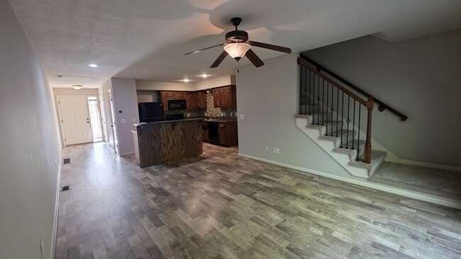 Building Photo - Beautiful 2 Bedroom Townhome in North Kans...