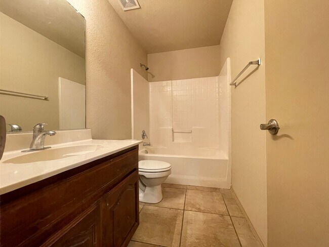 Building Photo - 5913 Missy Ln