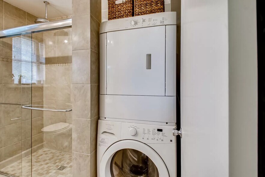 Stackable Washer/Dryer - 512 Chesterfield Ave