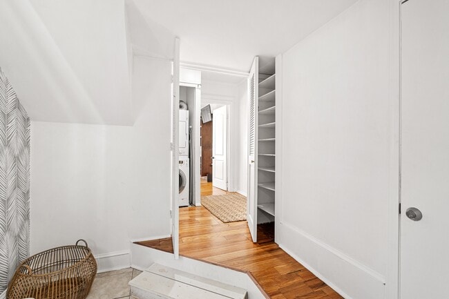 Building Photo - 1713 Paris Ave W