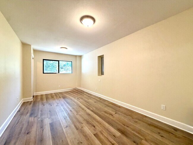 Building Photo - 0152-01F - Elm Tree Garden Apartments F