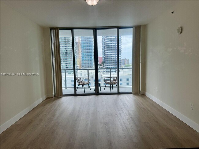 Building Photo - 1111 SW 1st Ave