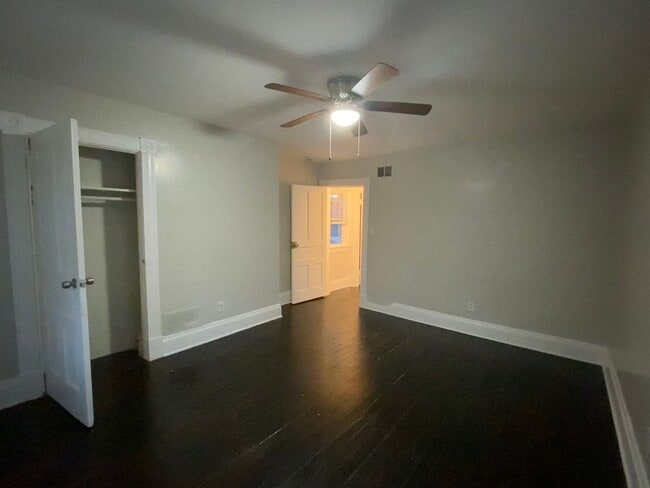 Building Photo - Beautifully updated and Spacious!  2 Bed House in Madisonville with walk through!!