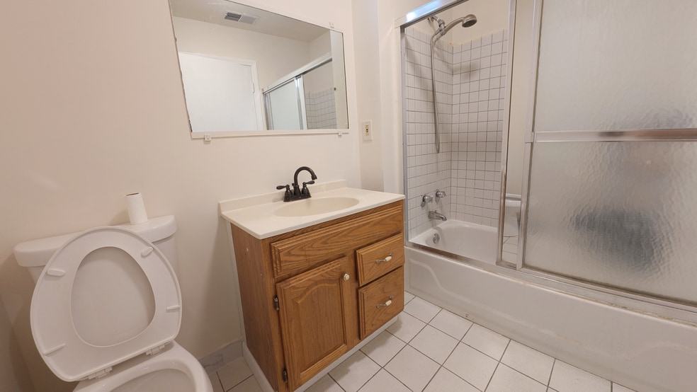 Building Photo - 3307 S Wallace St