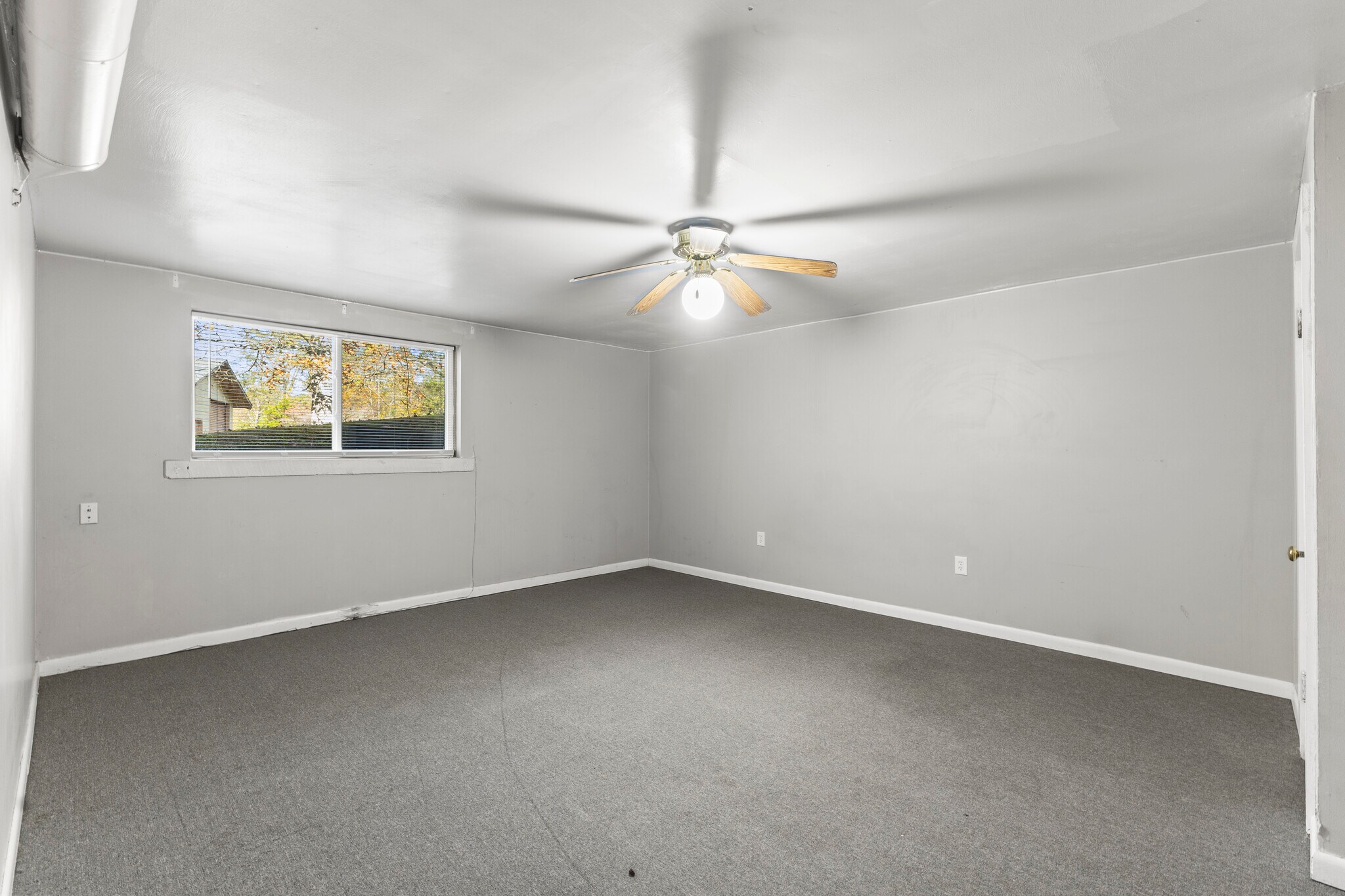 Building Photo - 5013 Eastview Terrace