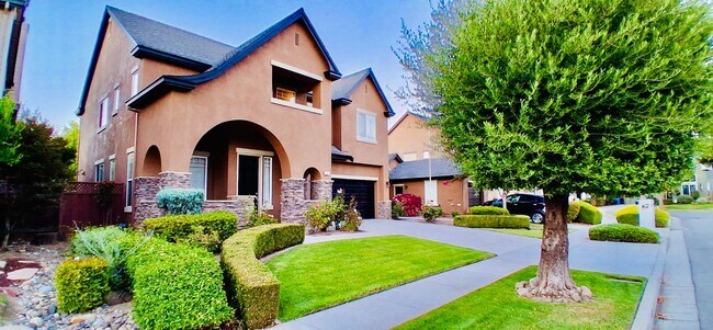 Building Photo - Beautifully Remodeled 4-Bedroom, 2.5 Bath ...