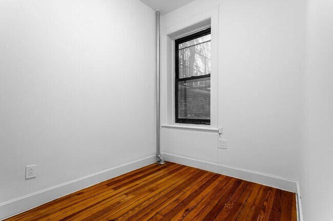 Building Photo - 443 E 88th St