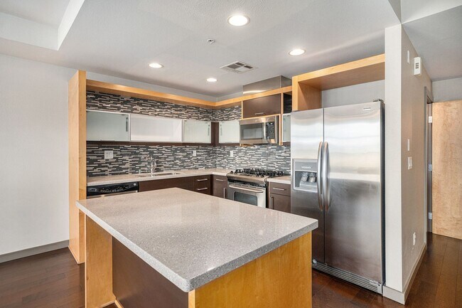 Building Photo - 2 Bed 2 Bath in Prime Location in LoHi