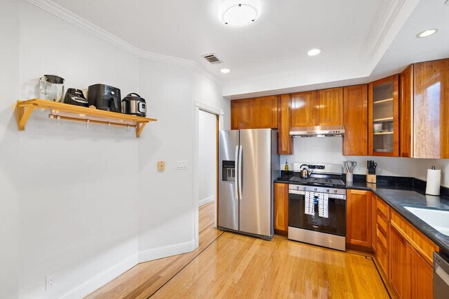 Building Photo - 2216 18th Ave