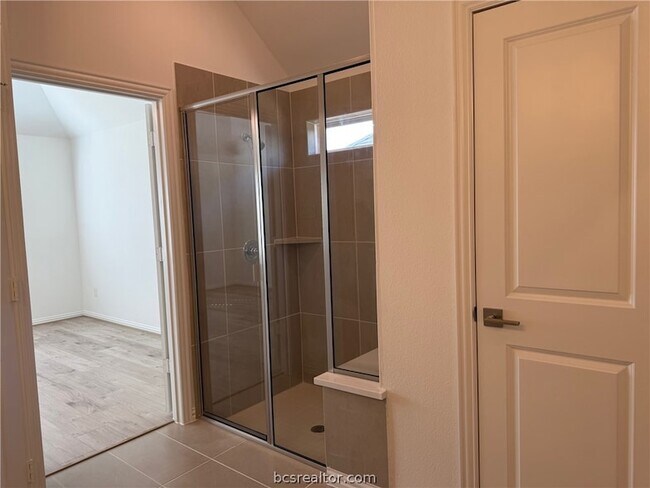 Building Photo - 6222 Greenville Dr