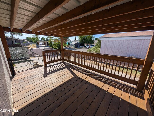 Building Photo - 1052 Macadamia Cir