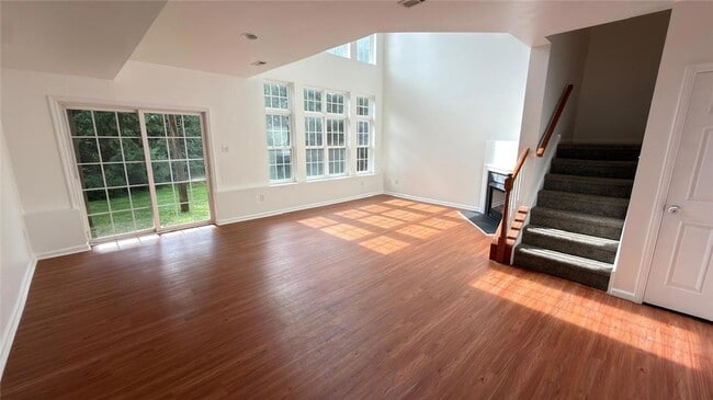 Building Photo - 1071 King Way