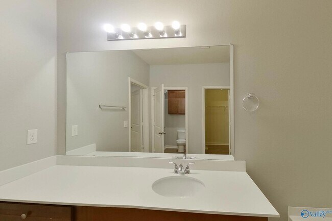 Building Photo - 10685 Bent Brook Dr