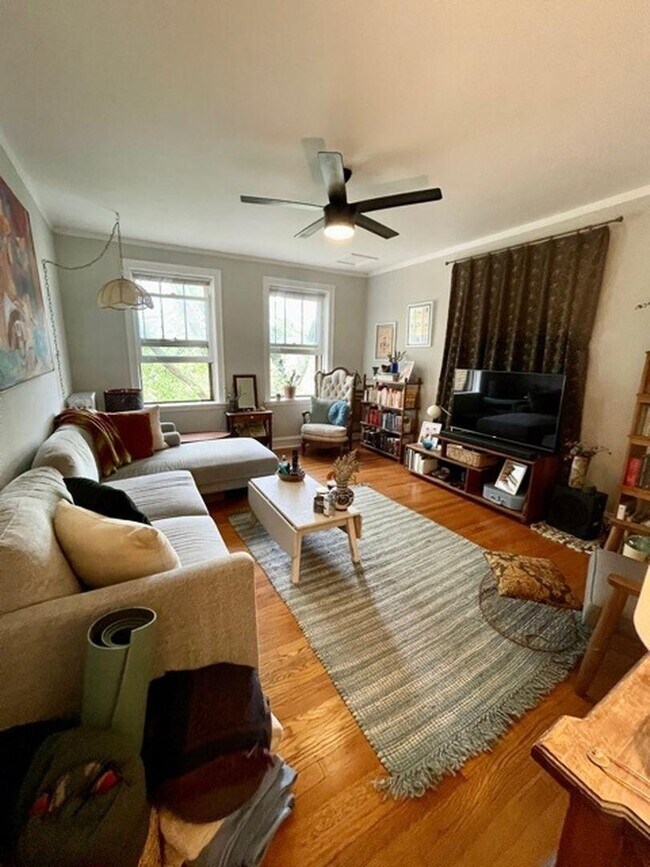 Building Photo - 1 bedroom in Chicago IL 60640