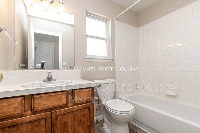 Building Photo - 827 Glenwall Dr