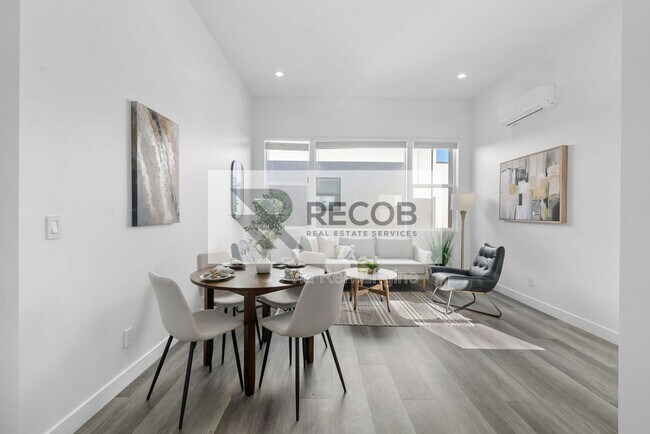 Building Photo - 1638 Elm Ave