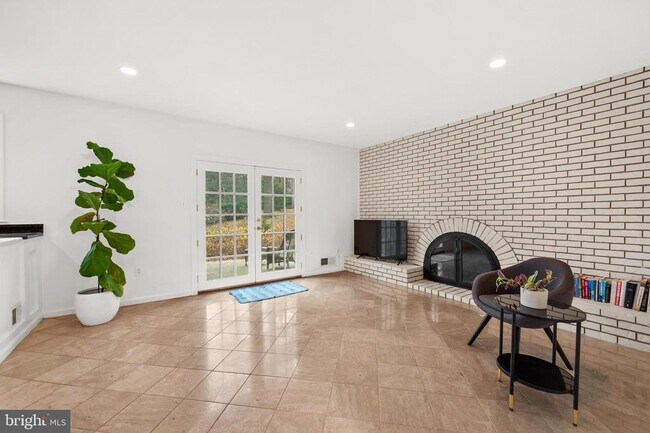 Building Photo - 13625 Middlevale Ln