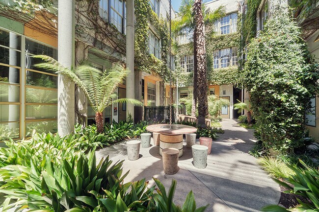 Building Photo - 461 2nd St