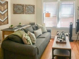 Building Photo - 4723 N Leavitt St