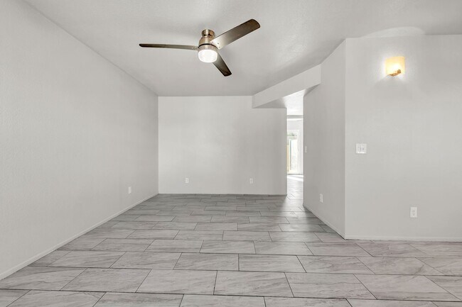 Building Photo - 45 N Phyllis