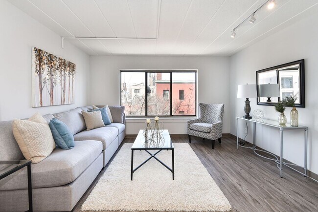 Interior Photo - Oliver & Wendell