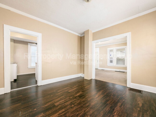 Building Photo - 730 Siebert St