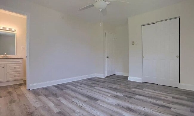 Building Photo - 1140 Loop Dr