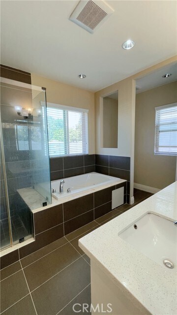 Building Photo - 5921 Alessandro Ave