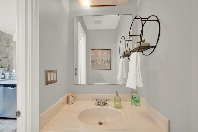 Building Photo - 6346 Chimney Wood Ct