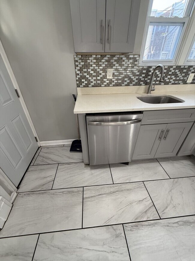 Building Photo - Beautiful 3 Bedroom Home – Updated & Move In Ready