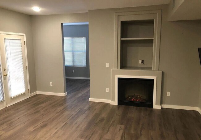 Building Photo - Updated 2 Bed, 2 Bath Main Floor Condo with Garage