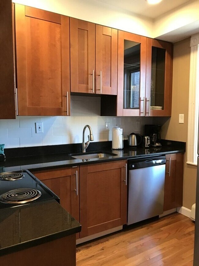 Building Photo - Modern Kenmore Brownstone