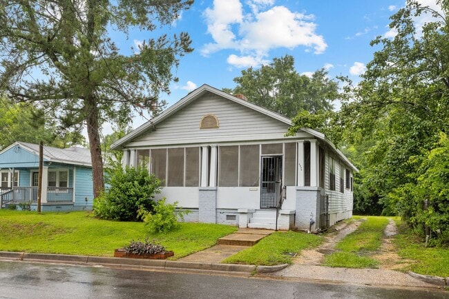 Building Photo - Charming 4 Bedroom, 2 Bathroom house