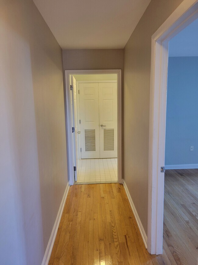 Building Photo - 1308 Clifton St NW