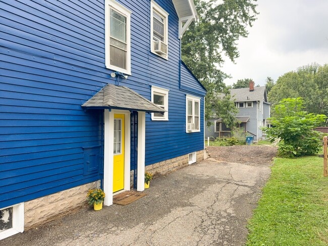 Building Photo - 114 Linden Rd